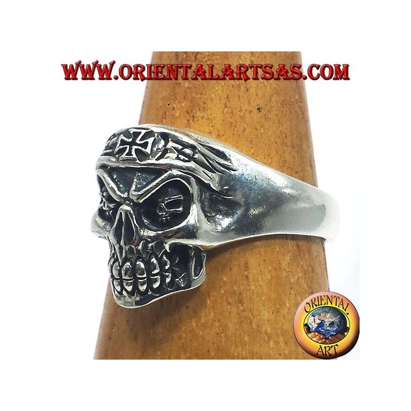 anello in argento teschio motociclista con croce di ferro
