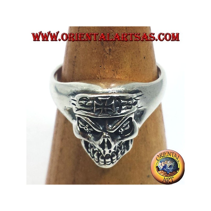 anillo de plata, cráneo del motorista con la cruz de hierro