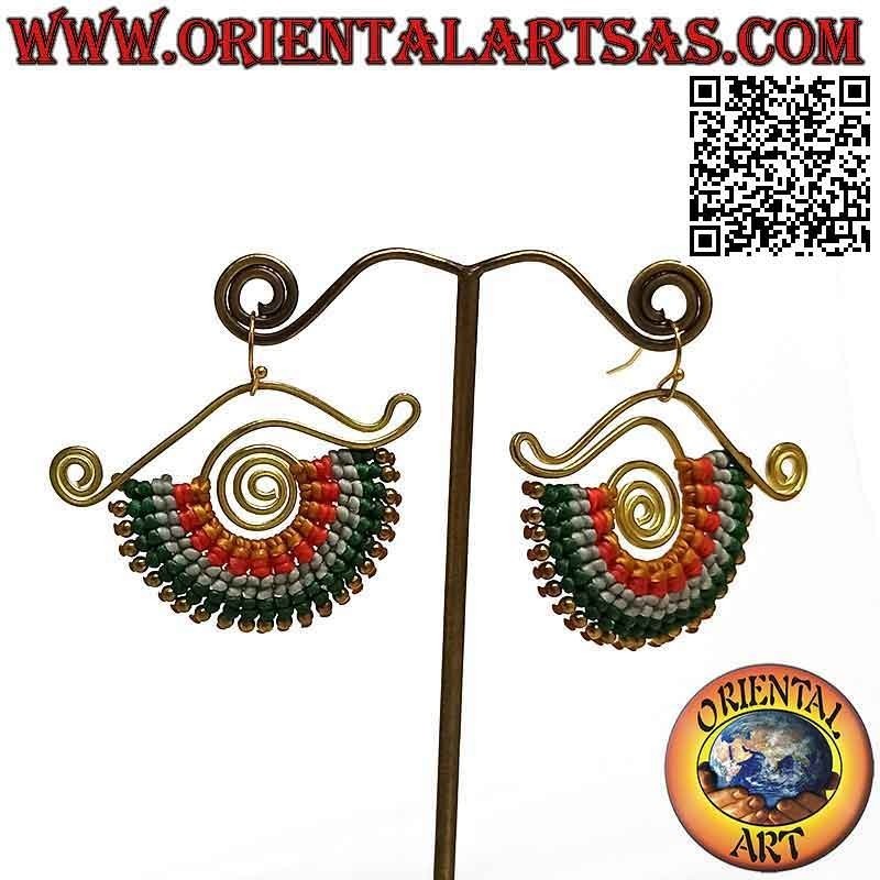 Boucles d'oreilles artisanales en laiton doré et technique macramé (1)