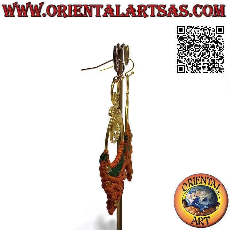 Boucles d'oreilles artisanales en laiton doré et technique macramé (3)