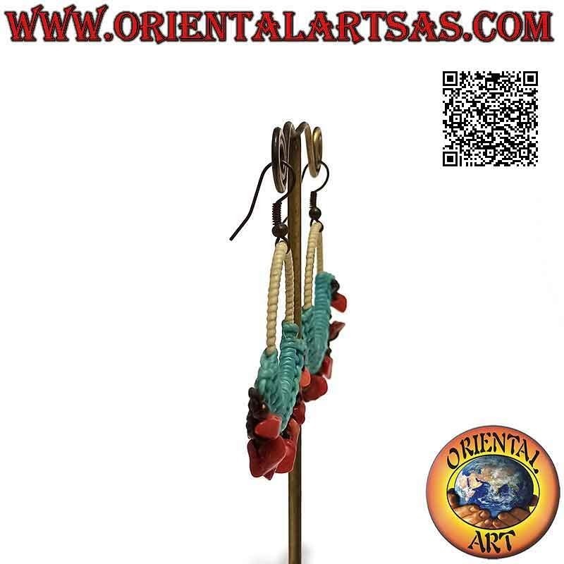 Pendientes de aro hechos a mano con técnica macramé y fragmentos de coral colgantes