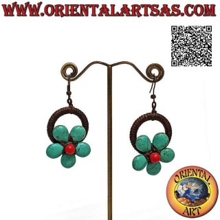 Boucles d'oreilles créoles faites main en technique macramé avec fleur en pâte turquoise et centre corail