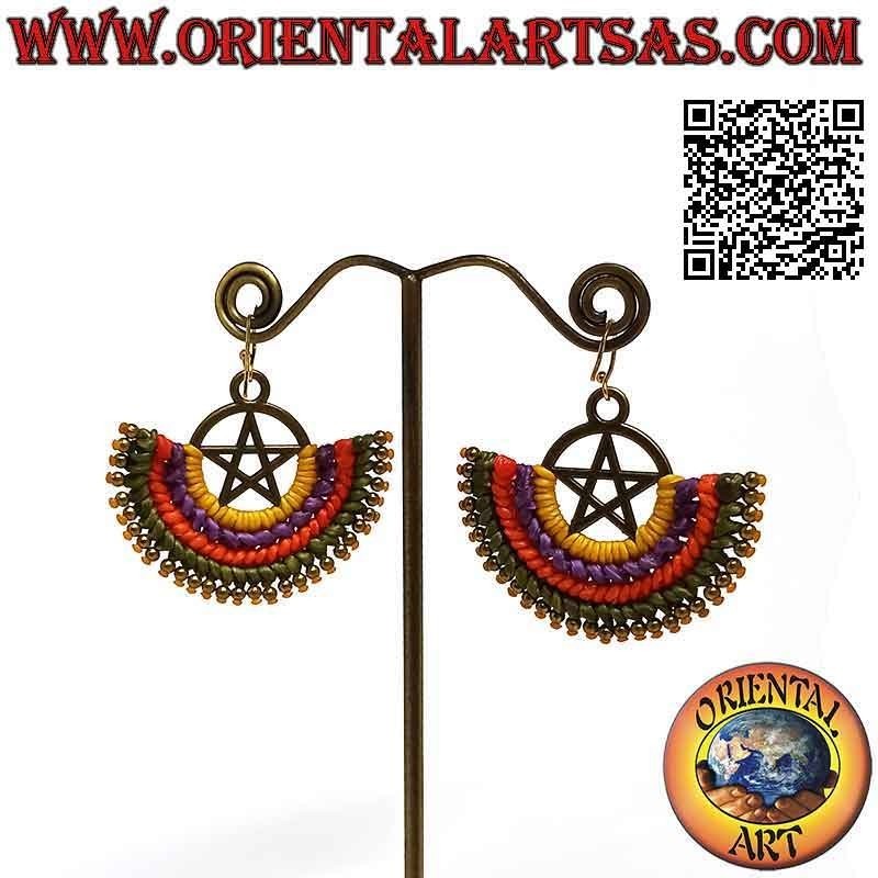 Boucles d'oreilles artisanales en laiton doré et technique macramé avec pentacle