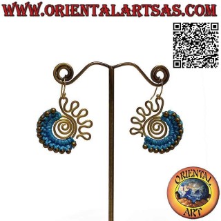 Boucles d'oreilles artisanales en laiton doré et technique macramé (4)