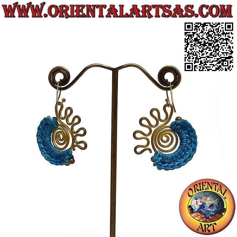 Boucles d'oreilles artisanales en laiton doré et technique macramé (4)