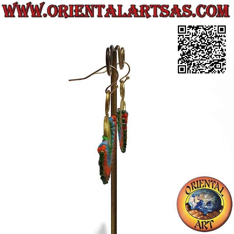 Boucles d'oreilles artisanales en laiton doré et technique macramé (6)