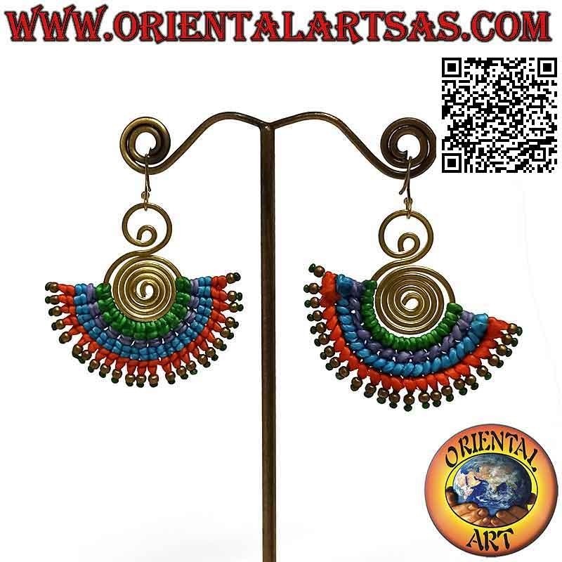 Boucles d'oreilles artisanales en laiton doré et technique macramé (6)