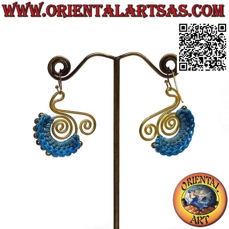 Pendientes hechos a mano en latón dorado y técnica macramé (7)