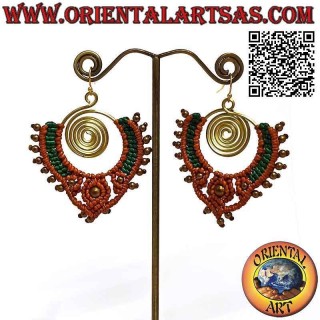 Boucles d'oreilles artisanales en laiton doré et technique macramé (8)