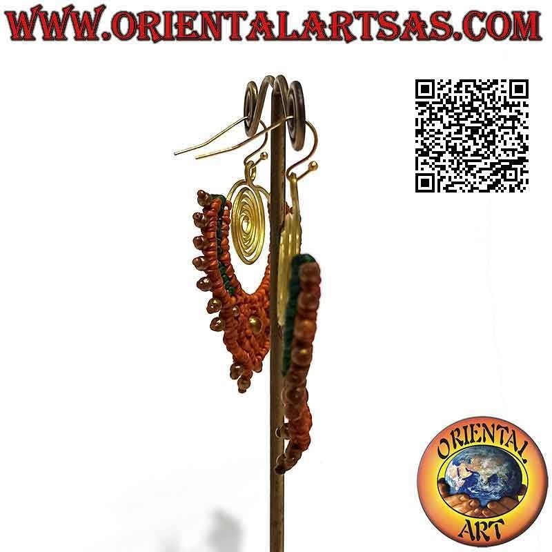 Boucles d'oreilles artisanales en laiton doré et technique macramé (8)