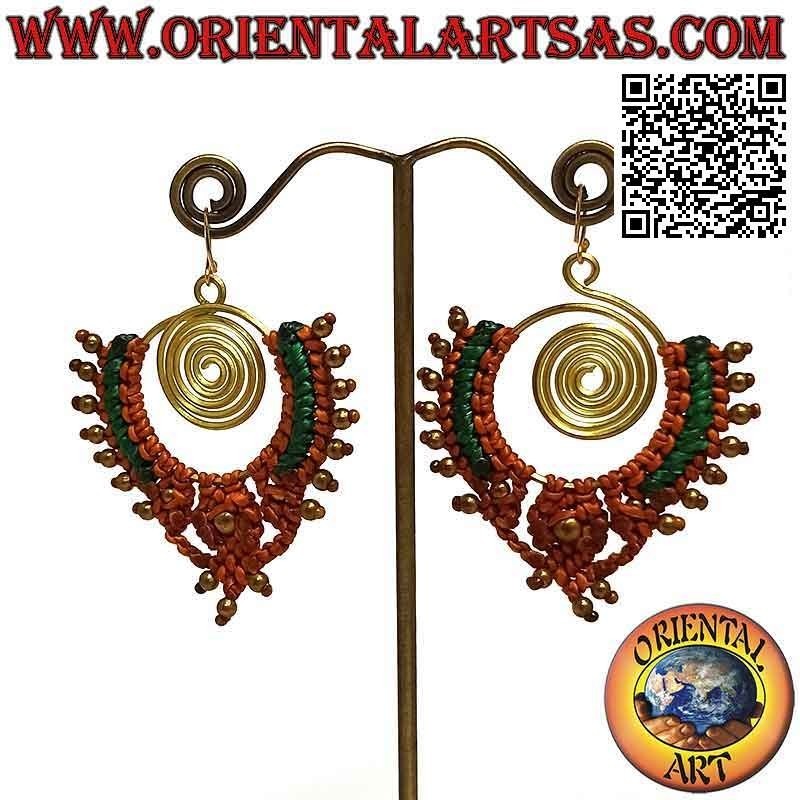 Boucles d'oreilles artisanales en laiton doré et technique macramé (8)