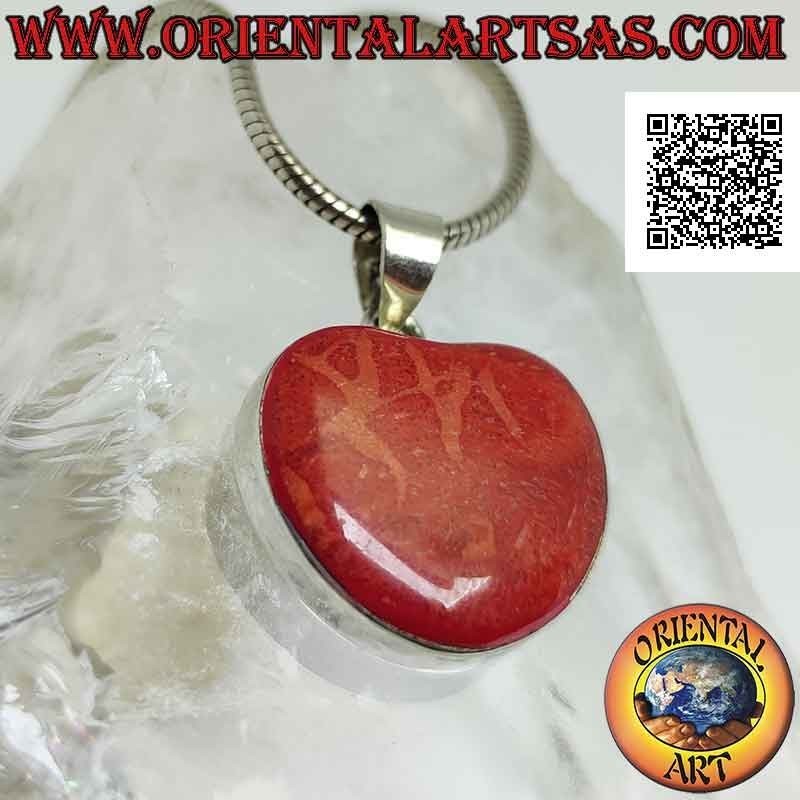 Ciondolo in argento a forma di cuore con madrepora rossa (corallo) a filo bordo
