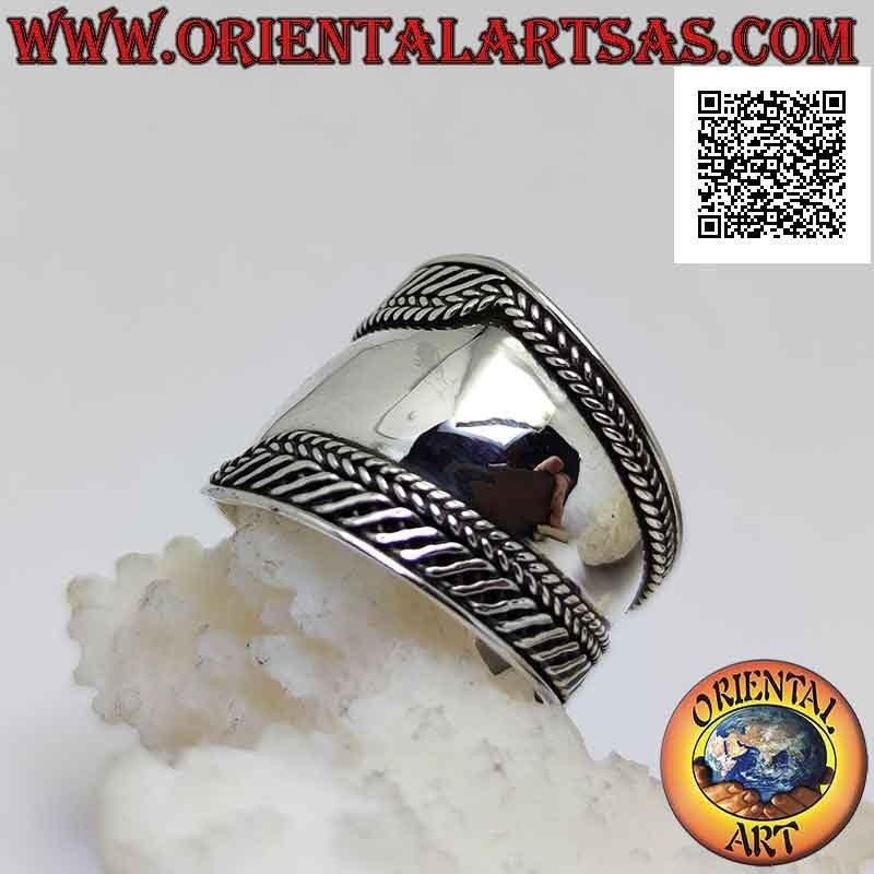 Bague large bande en argent avec entrelacs et rayures miroir huileuses sur les côtés