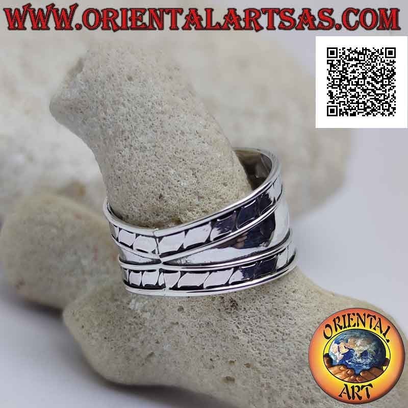 Anillo de plata de banda ancha con líneas oblicuas paralelas grabadas en los lados, Bali