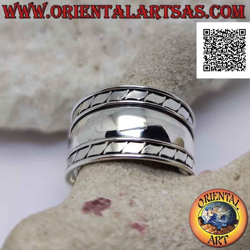 Bague en argent à large bande avec des lignes obliques parallèles gravées sur les côtés, Bali