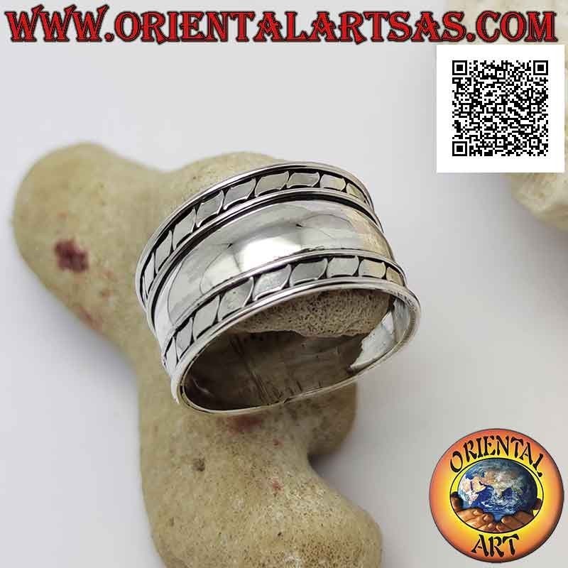 Anillo de plata de banda ancha con líneas oblicuas paralelas grabadas en los lados, Bali