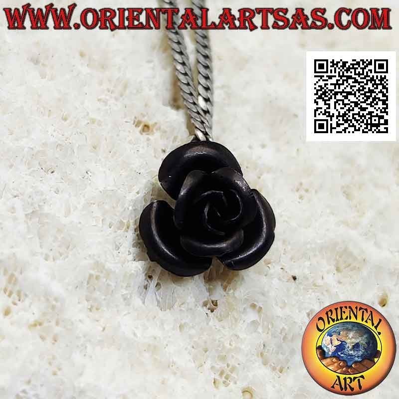 Ciondolo in argento a forma di rosa smaltata