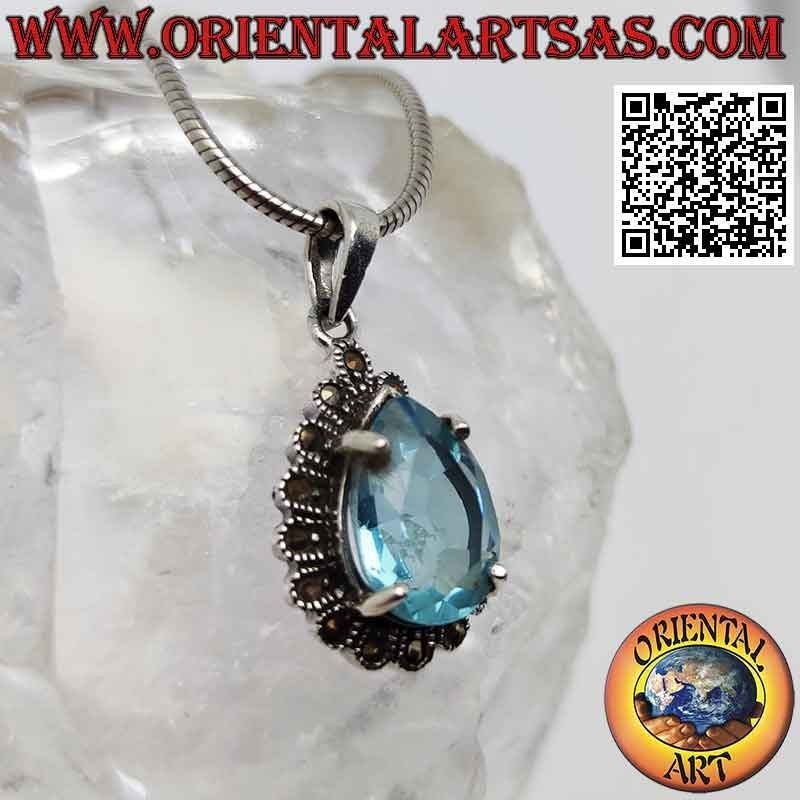 Colgante de plata con topacio azul en forma de gota rodeado de marcasita