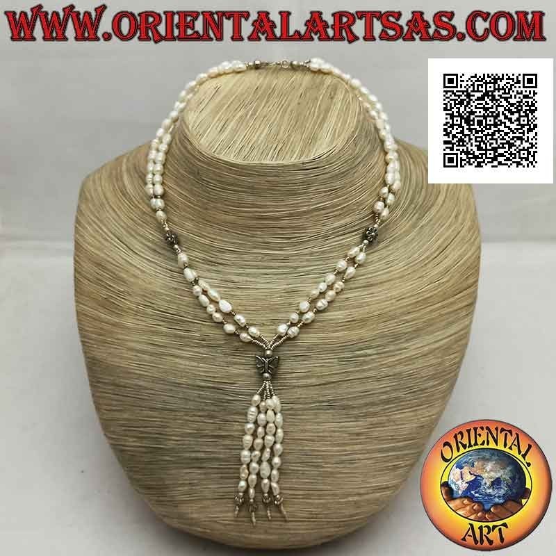 Collana a due fili di perle di fiume e palline di argento 925 ‰ infilati con fiori, farfalla e ciuffetto