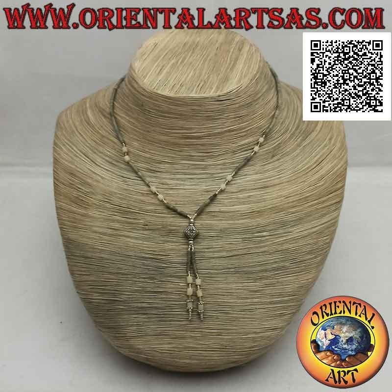 Collana girocollo di tubicini di giada grezza verde e bianca e argento 925 ‰ infilati con ciuffetto (rombo)