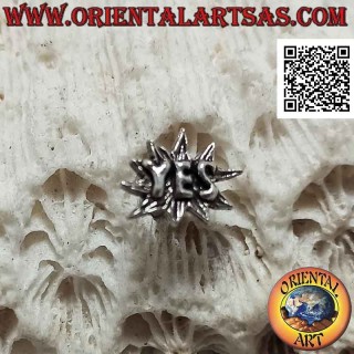 Mini boucle d'oreille en argent, "oui" en relief