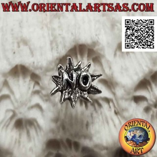 Mini boucle d'oreille en argent, "non" en relief