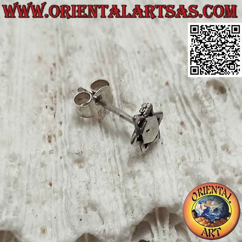 Mini orecchino in argento, la Stella di David con esagono centrale