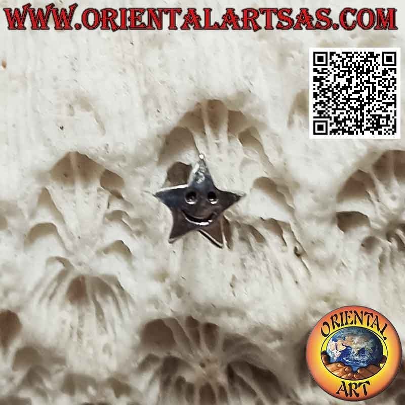 Mini boucle d'oreille en argent, étoile avec visage souriant gravé