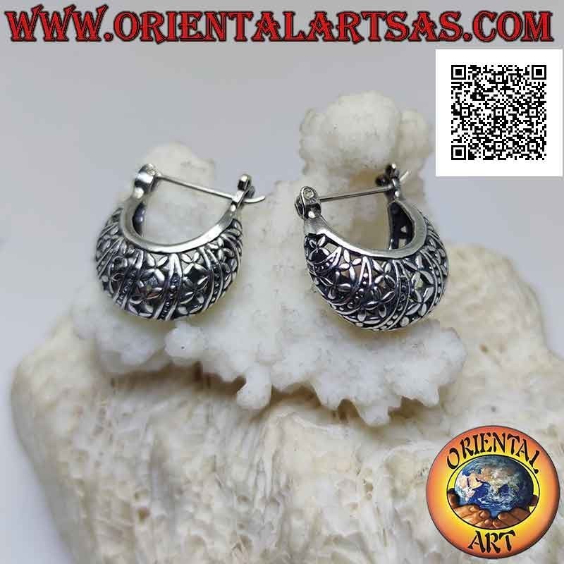 Silver crescent-shaped earrings with rounded handbag, dotted decoration and perforated flowers