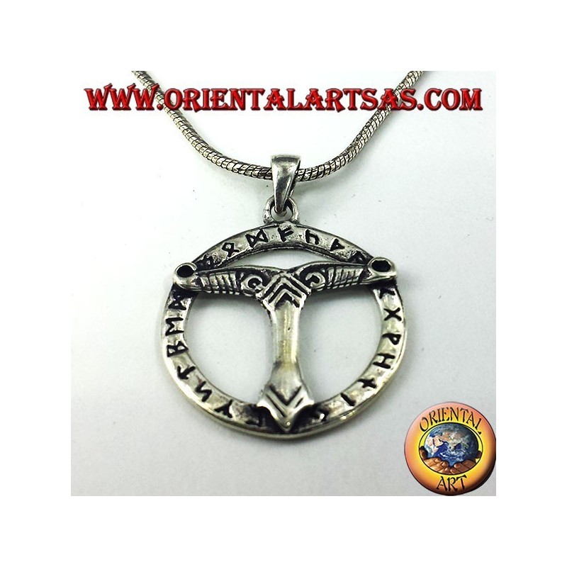 arbre pendentif en argent dans le monde avec des runes