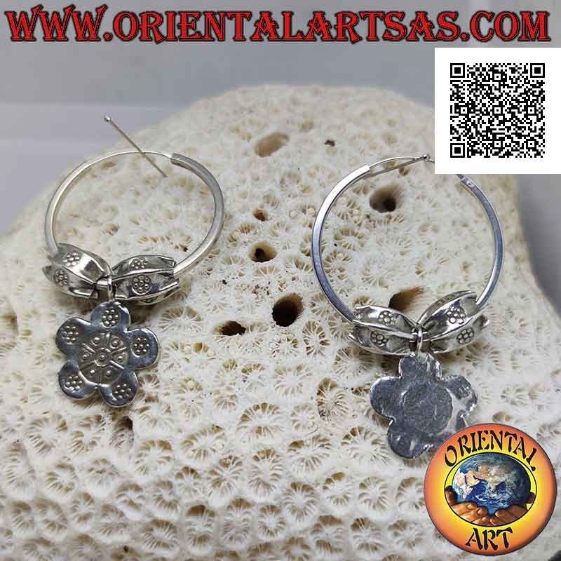 Pendientes círculo cuadrado de plata (Karen) con inserciones extraíbles y flor colgante