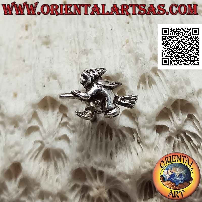 Mini boucle d'oreille en argent, la sorcière sur le balai (a)