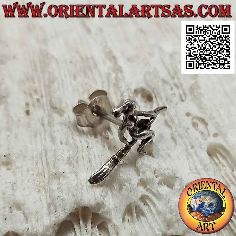 Mini boucle d'oreille en argent, la sorcière sur le balai (b)