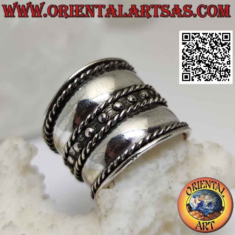 Bague large bande en argent avec petits clous centraux, Bali