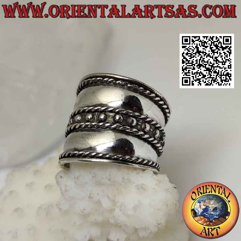 Anello in argento a fascia larga con borchie piccole centrali, Bali