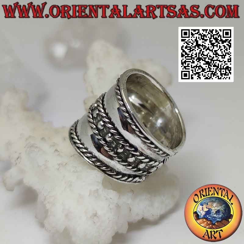 Bague large bande en argent avec petits clous centraux, Bali