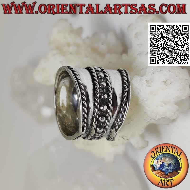 Anello in argento a fascia larga con borchie piccole centrali, Bali