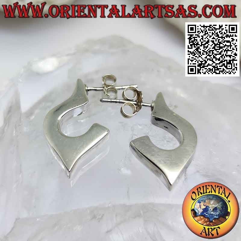 Silver earrings with smooth and squared elongated semicircle lobe