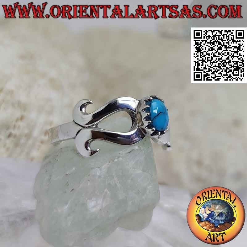Anillo de plata con turquesa en el centro de un infinito suave