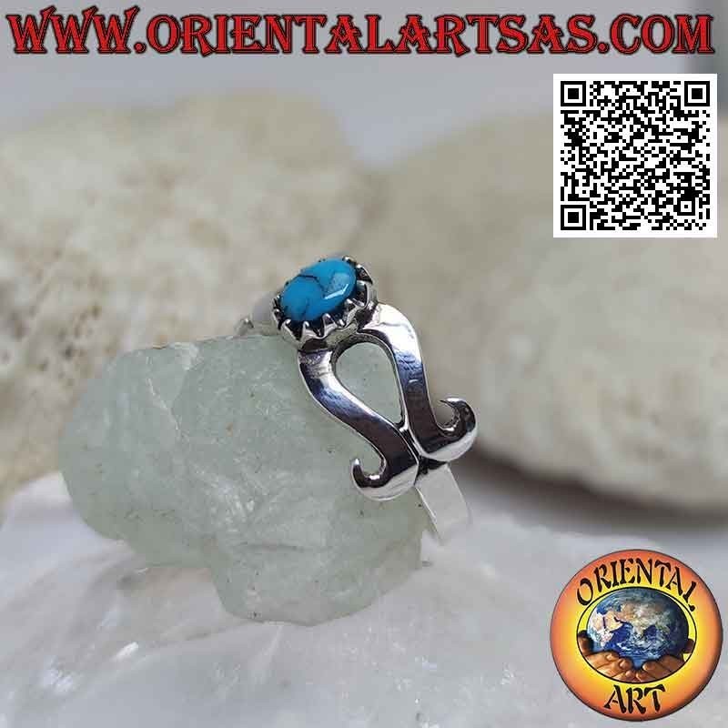 Anello in argento con turchese incastonato al centro di un infinito liscio