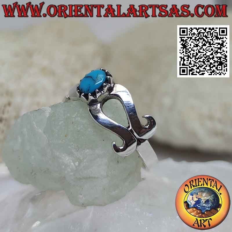 Anillo de plata con turquesa en el centro de un infinito suave