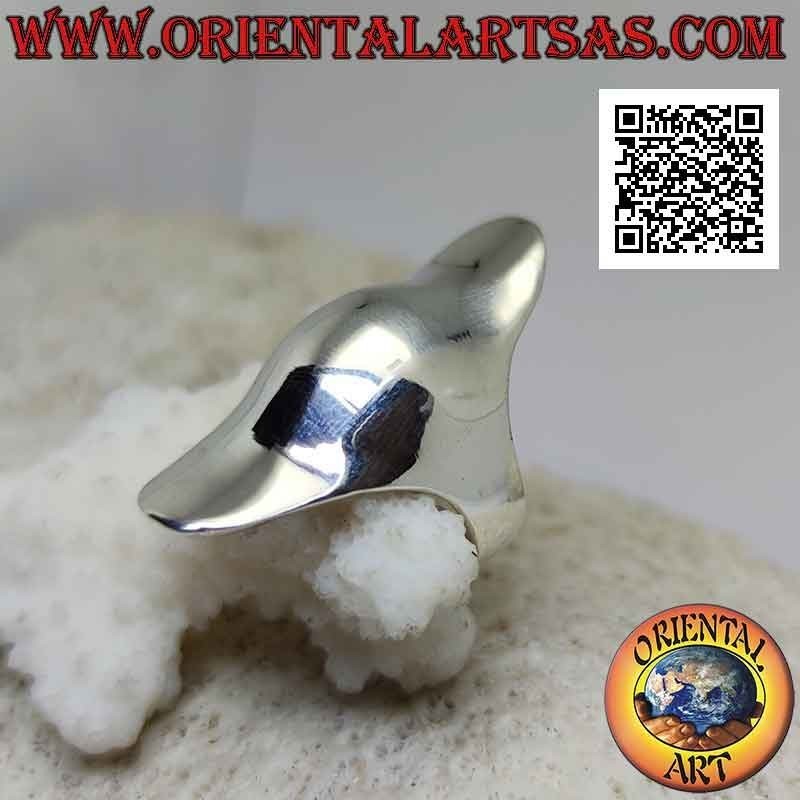 Glatter Silberring in Form einer gewellten Fingerabdeckung