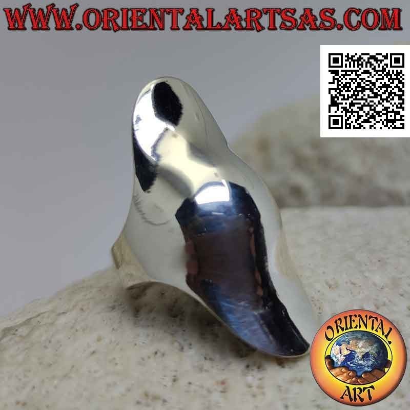 Glatter Silberring in Form einer gewellten Fingerabdeckung