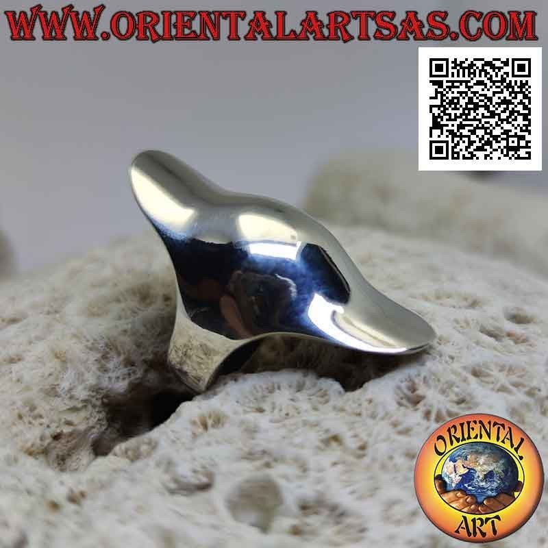 Glatter Silberring in Form einer gewellten Fingerabdeckung