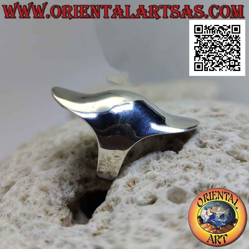 Anillo plateado liso en forma de cubierta de dedo ondulada