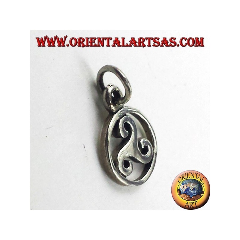 pendentif en argent, triskelion dans le symbole du cercle cosmique de la Baltique