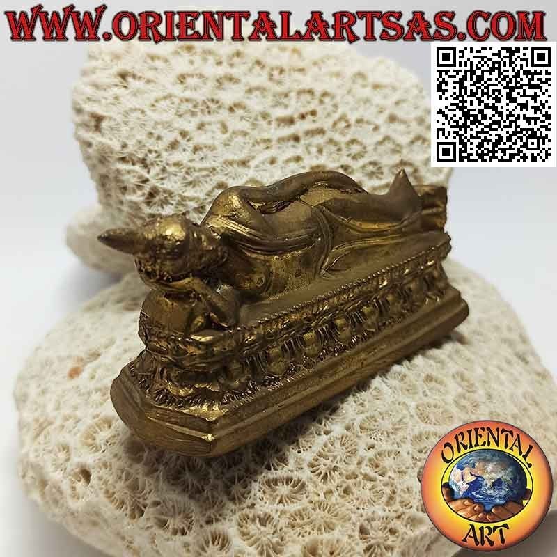 Scultura Buddha sdraiato in posizione di riposo, in ottone dorato da 9 cm