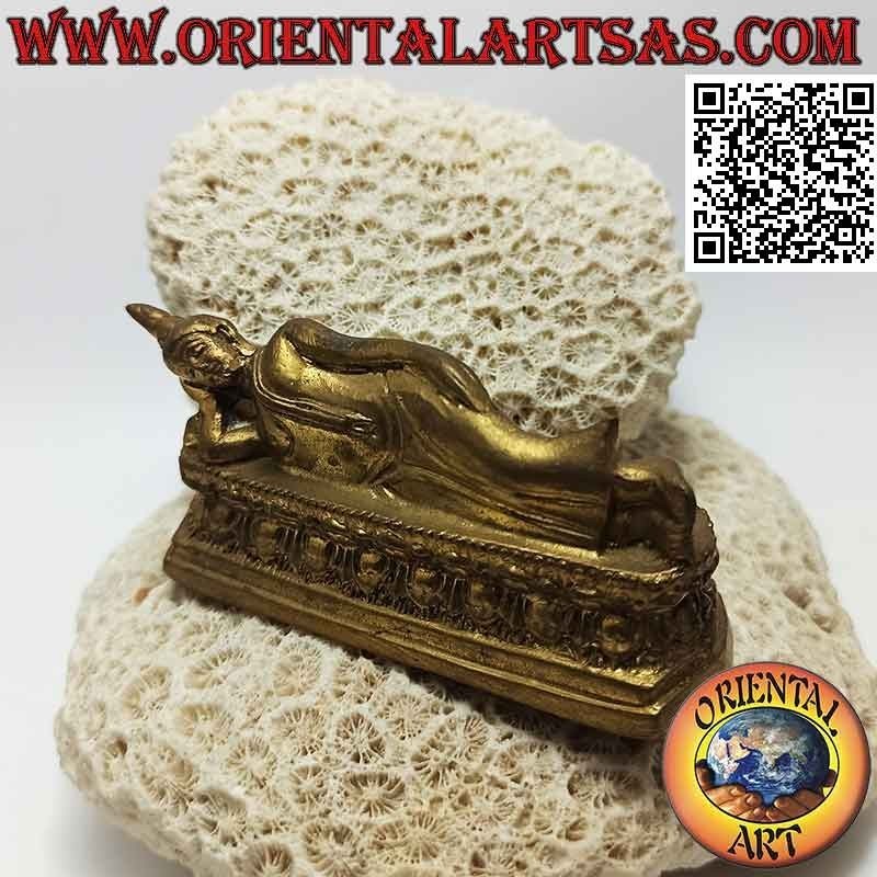 Escultura de Buda en posición de reposo, en latón dorado de 9 cm.
