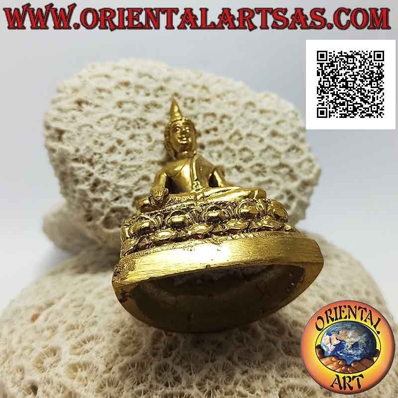 Escultura de Buda "Bhumisparsha Mudra - Sometiendo al demonio Mara" en el altar de flores (8 cm)