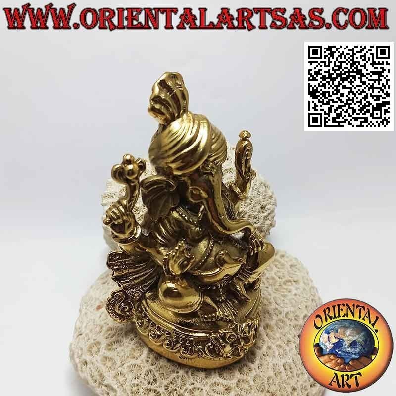 Scultura Ganesh "il Dio elefante" seduto sull'altare col turbante, in ottone dorato da 12 cm